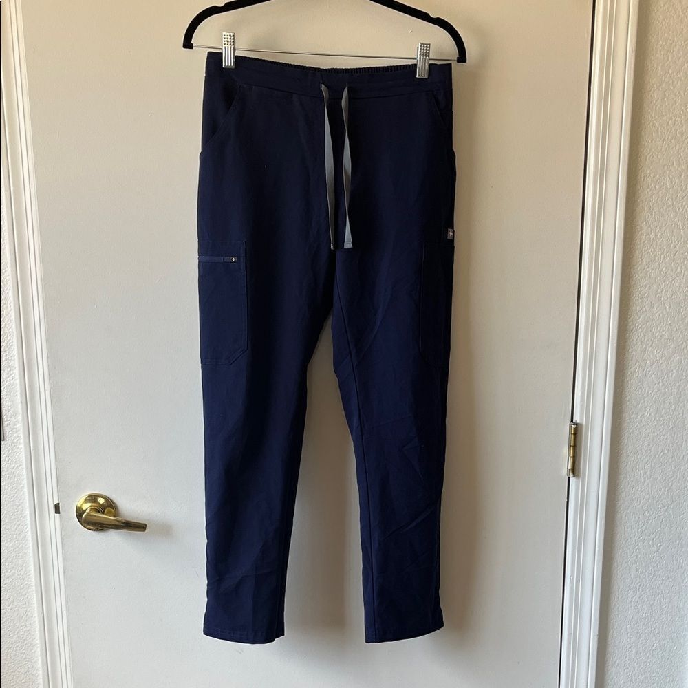 Figs Women’s Cargo Scrub Pants Size XS Navy Gently used